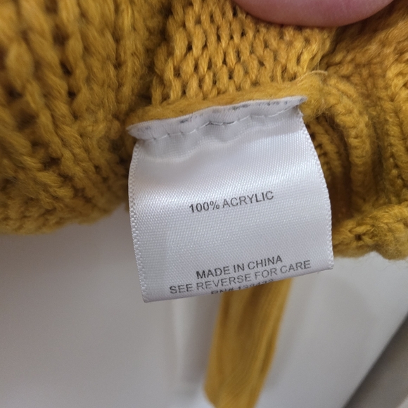Yellow Textured Sweater Cable Knit Retro Vibe - Picture 6 of 8